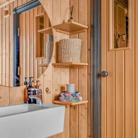 In With Kitchen Nyaraló